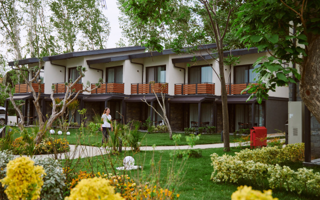 Parmos  Hotel