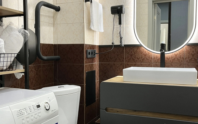 Dizajnerskaya Na Vzletke Ryadom S Torgovim Тsentrom Planeta Flat