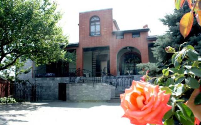 Ryzhy Kot Hotel