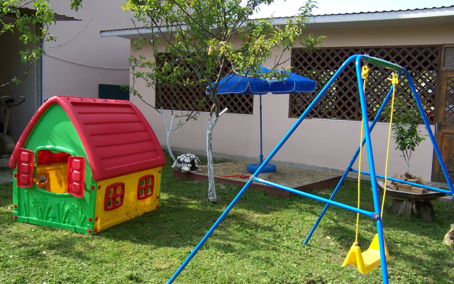 U Nikiticha Guesthouse