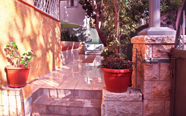 Pevzner 1956 In Haifa Center apart-hotel
