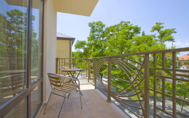 De Paris Guest House