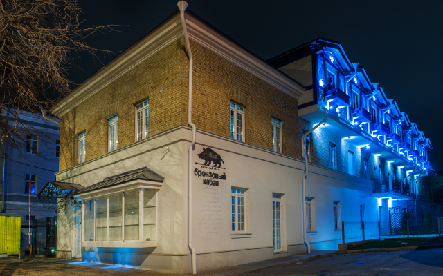 Design Bronze Boar Hotel