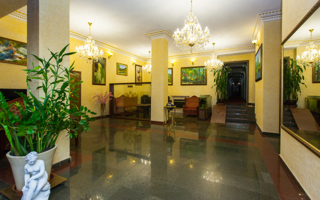 Uyut Grand Hotel