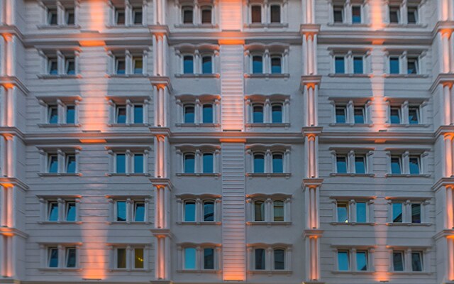 Glorious Hotel