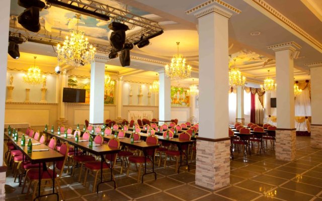 Uyut Grand Hotel