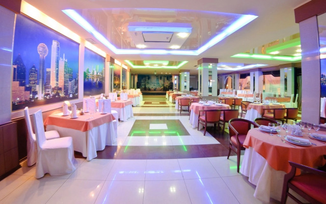 Отель Амакс