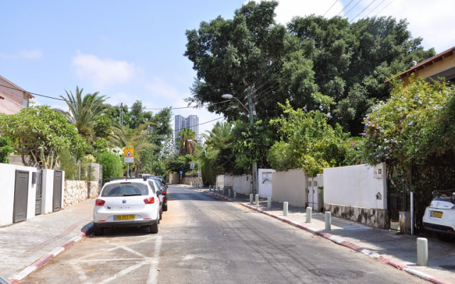 ARENDAIZRAIL on Ha-Golan 68 Apartments