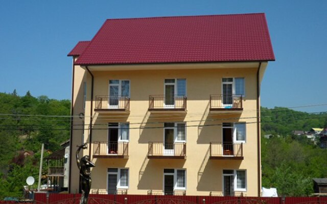 Uyutnyij Prichal Hotel