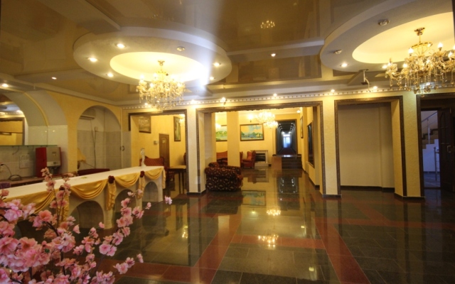 Uyut Grand Hotel
