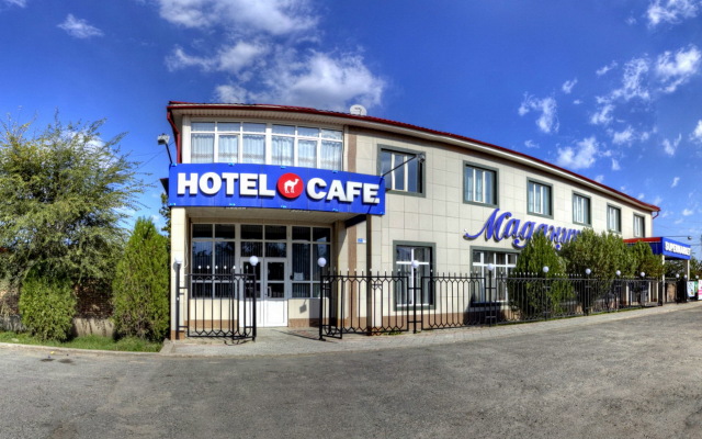 Madanur Hotel