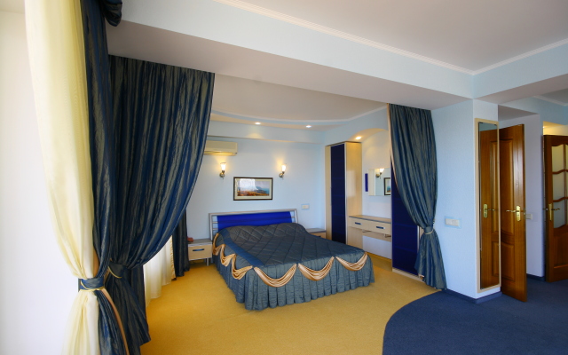 Yakht Klub Mini Hotel	