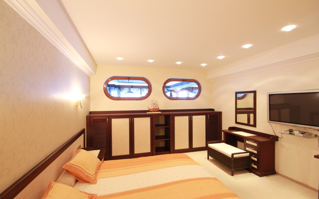 Yakht Klub Mini Hotel	
