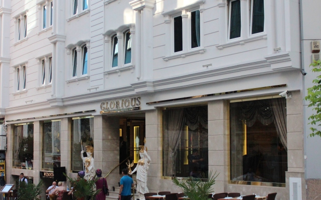 Glorious Hotel