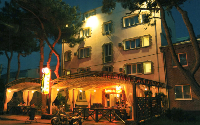 Maximus Hotel