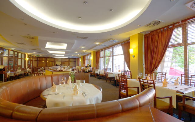 Qubus Legnica Hotel