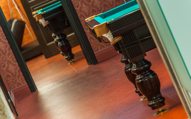 Design Bronze Boar Hotel
