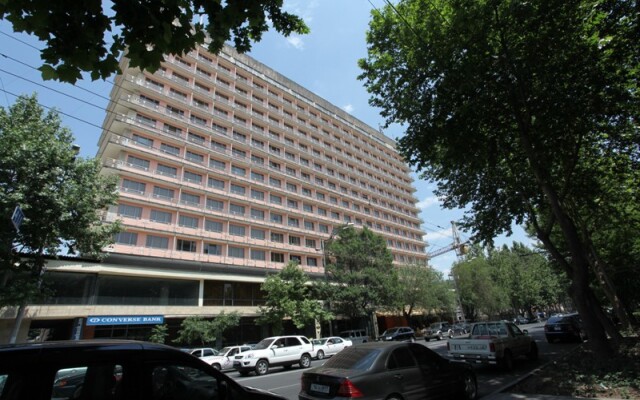 Ani Plaza Hotel