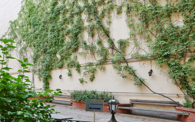 Меблированные комнаты Австрийский Дворик на Фурштатской 45