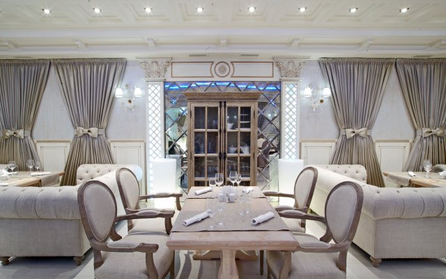 Classic Grand Hotel