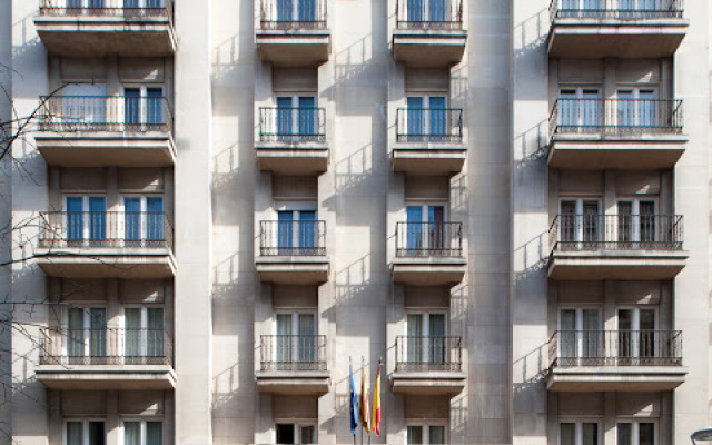 Отель Catalonia Diagonal Centro