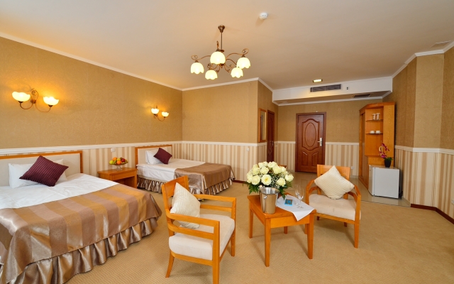 O Azamat Hotel