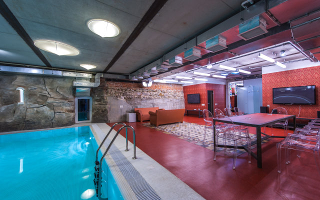 Design Bronze Boar Hotel