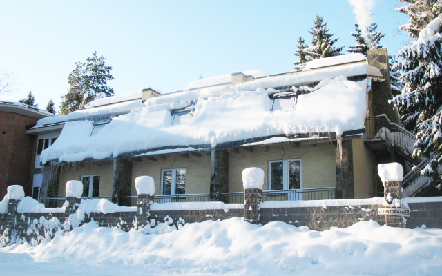 Domik Okhotnika Hotel