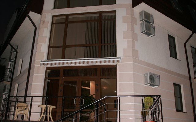 Larus Hotel