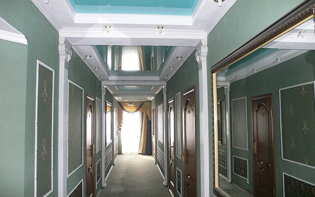 Uyut Grand Hotel