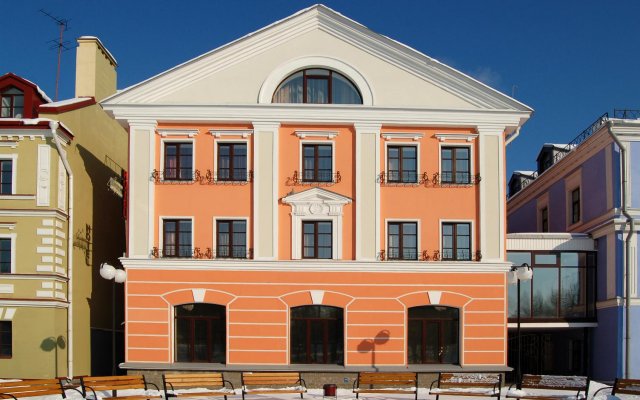 Zolotaya Naberezhnaya Hotel