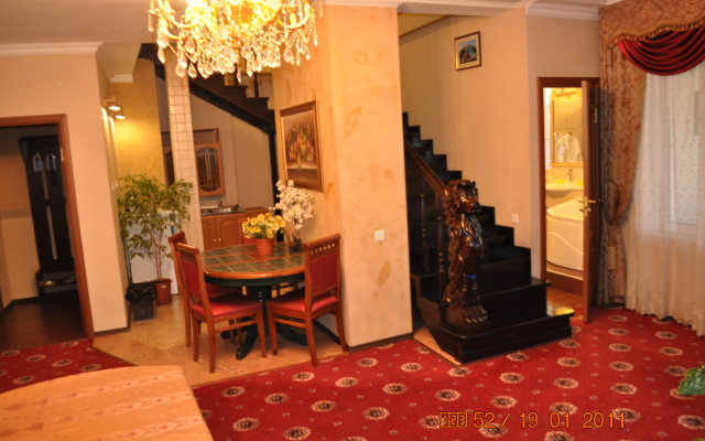 Uyut Grand Hotel