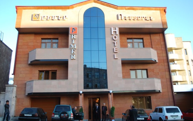 Primer hotel