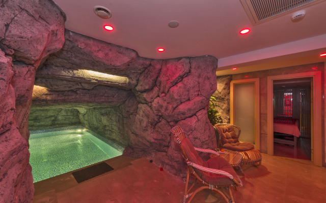 Glorious Hotel