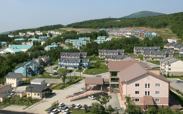 Zemlyanichniye Holmy Hotel