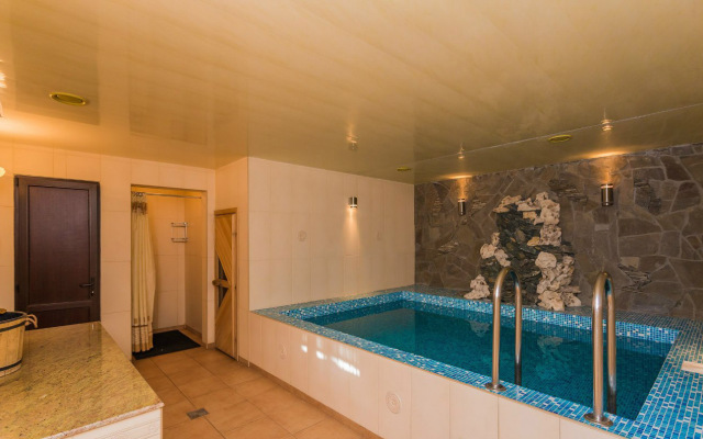 Отель Максимус