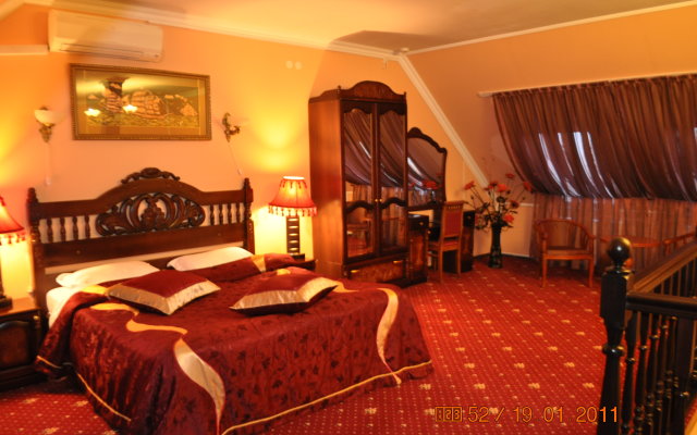 Uyut Grand Hotel