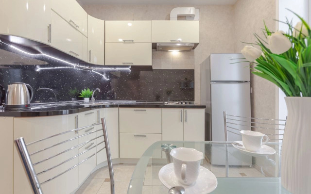 Na Ulitse Novo-Sadovaya 215B Flat