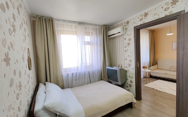 Апартаменты 2-комнатная квартира 8-я Радиальная ул 10