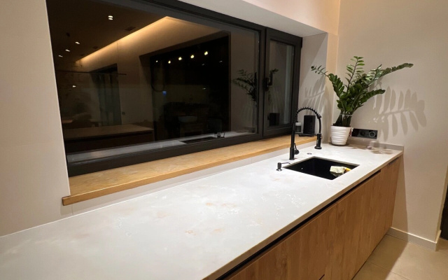 Вилла HiTech Oasis Loft with Outdoor Jacuzzi