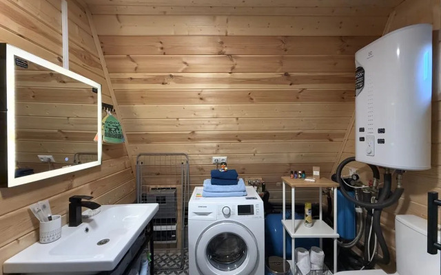 Частный дом с баней в лесу на берегу Истринского водохранилища