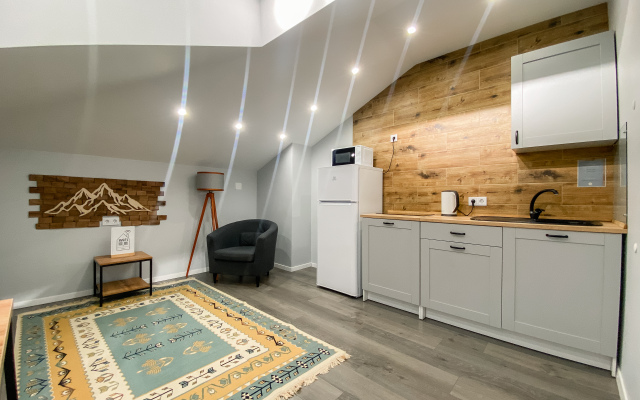 Apartment with panoramic views of the lake and mountains