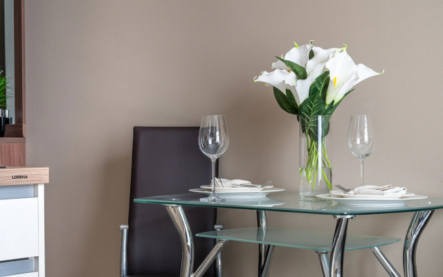 Red Art Light Rosen Apartments