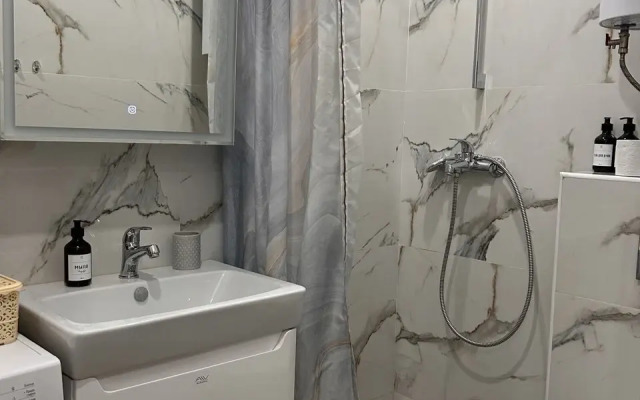 Studiya Bakinskaya 26-14 Flat