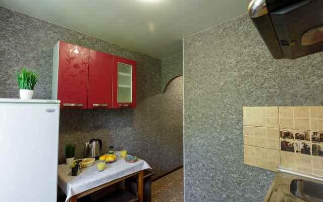 SmolSutki Novo-Chernushenskiy pereulok 1/2 (2komn) Flat