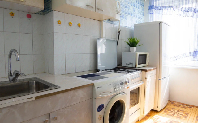 Апартаменты Уютные 2-комнатные на Дмитрия Павлова 11