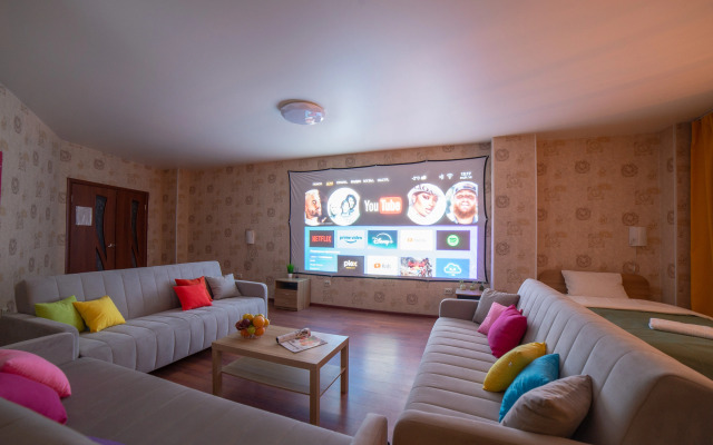 Апартаменты Радищева 33 Трехкомнатная Вторая