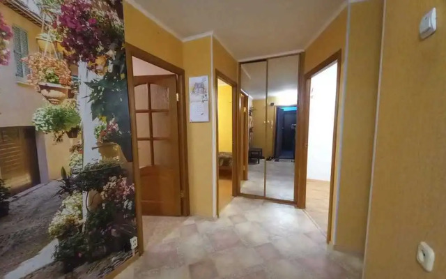 Trekhkomnatnye Apartamenty V 13-Om Mikrorayone, 36