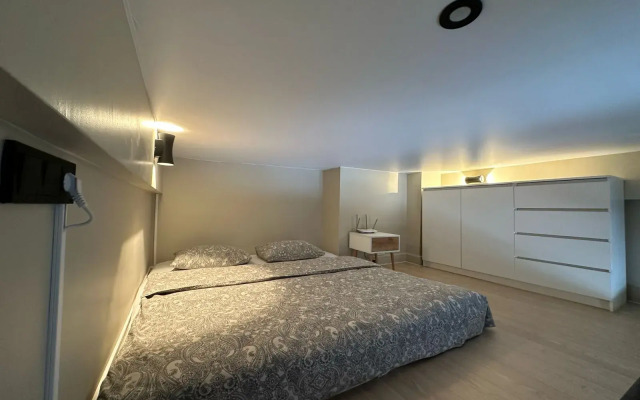 Na Roschinskoy Apartment