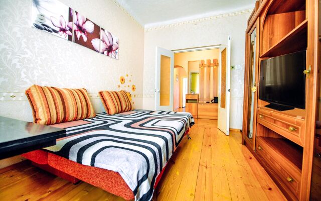 Tsentr Goroda Internatsionalnaya 92 Two-room Apartments